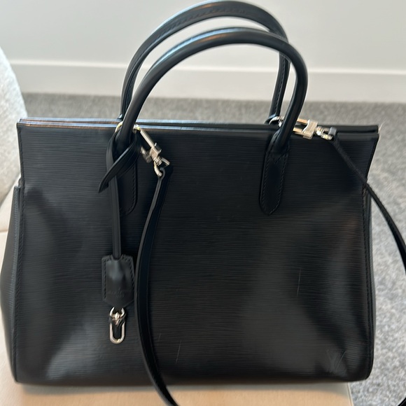 Authentic Louis Vuitton Epi Marly MM in Black - Picture 10 of 15